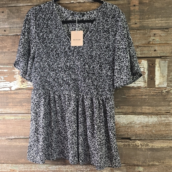 BloomChic Monochrome Floral Blouse, Size 12, NWT - Picture 1 of 4